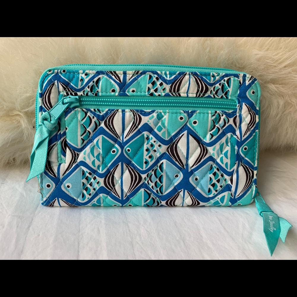 Vera Bradley wallet like New !! - Picture 2 of 7